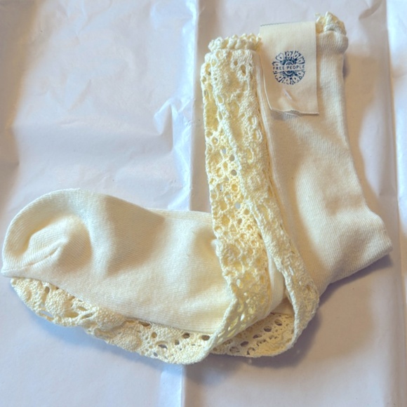 FREE PEOPLE NWT Rubies Crochet Lace Crew Socks Ivory Cotton One Size - Picture 6 of 8